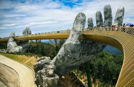 Die Goldene Brücke von Da Nang – zwischen Himmel, Händen und Freizeitpark